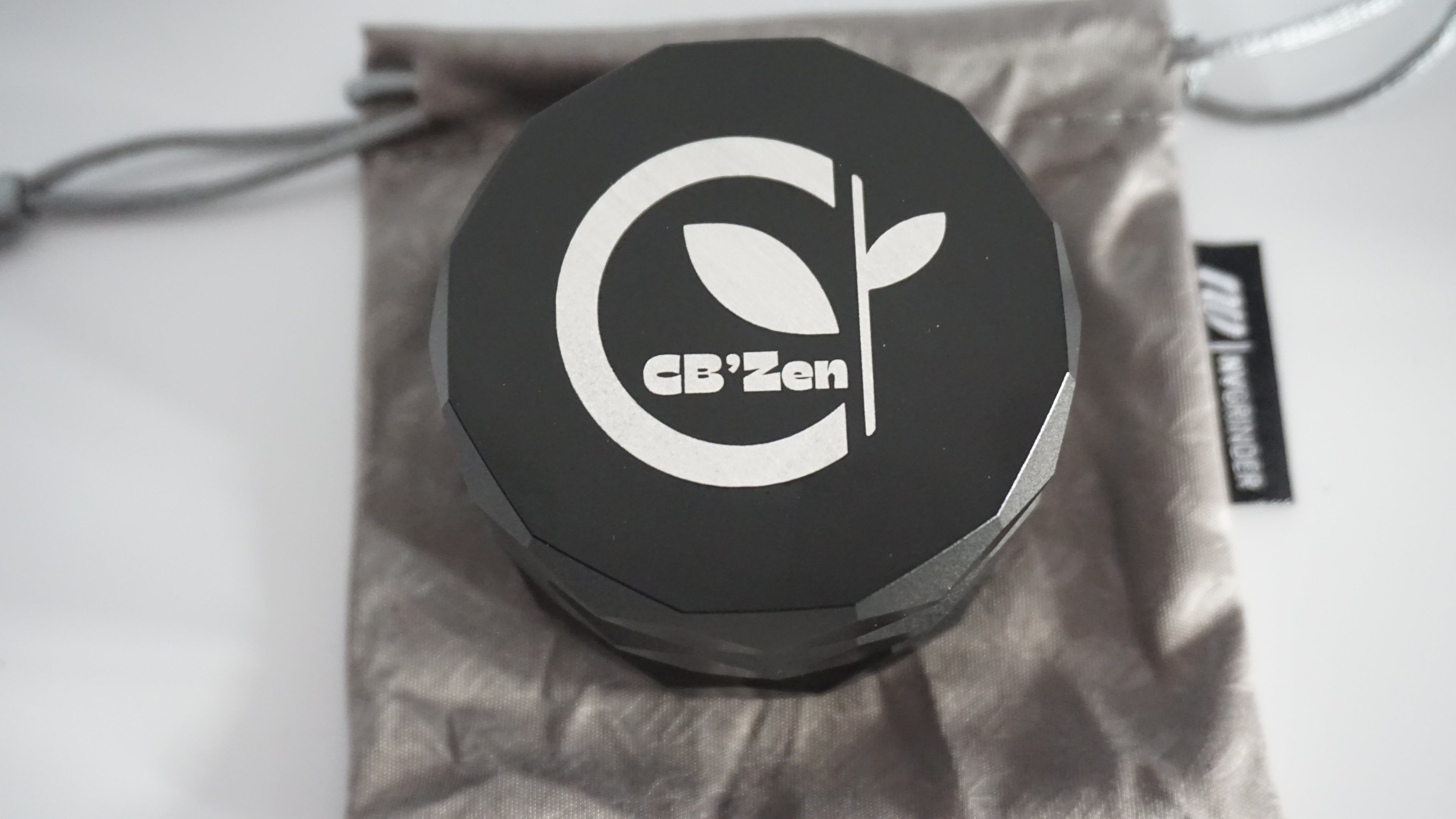 Grinder metallic 4 pièces Noir