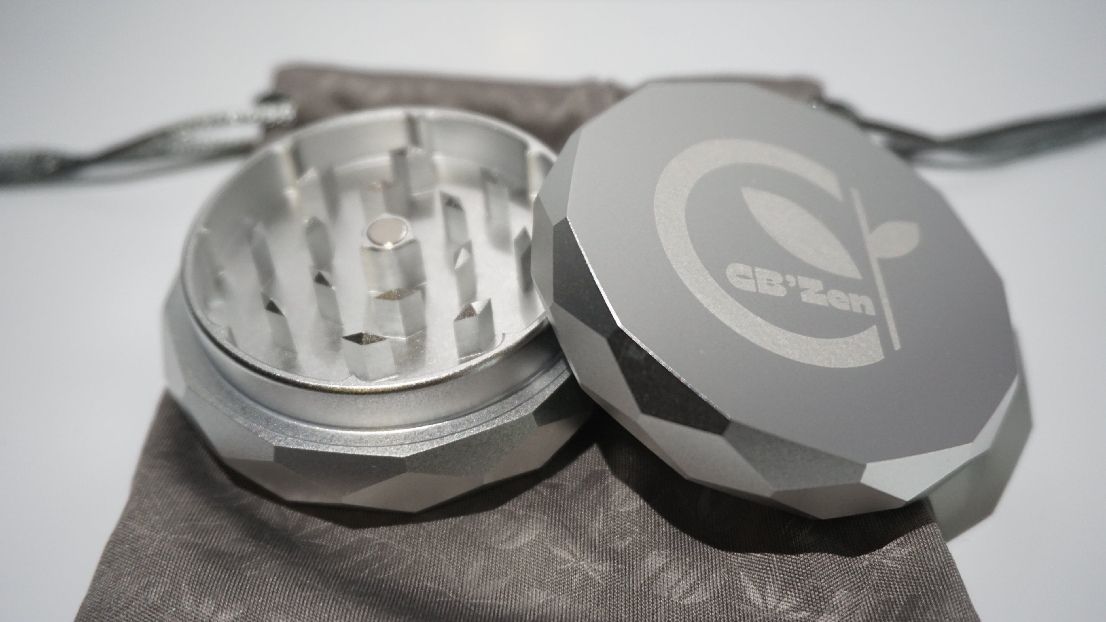 Grinder metallic deux pièces Argenté